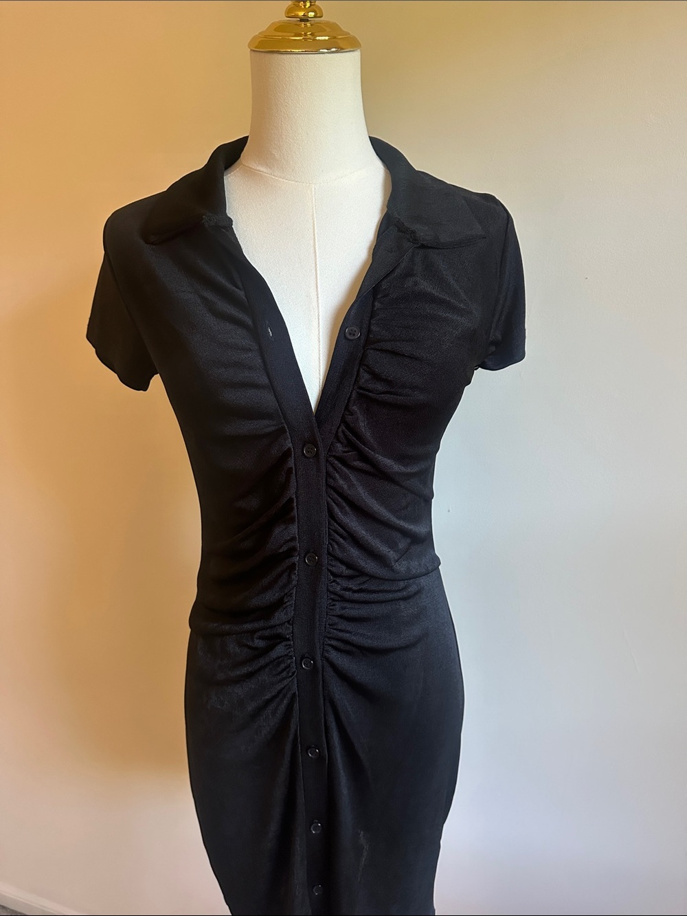 Classic Black Ruched Button-Front Midi Dress - Picture 3 of 4